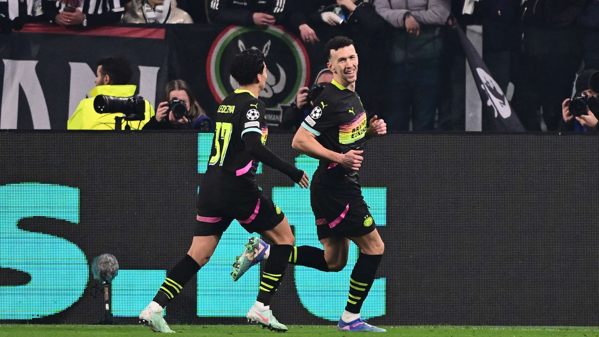 东契奇谈和詹姆斯的化学反应：我很高兴和他完成了第一次空中接力.